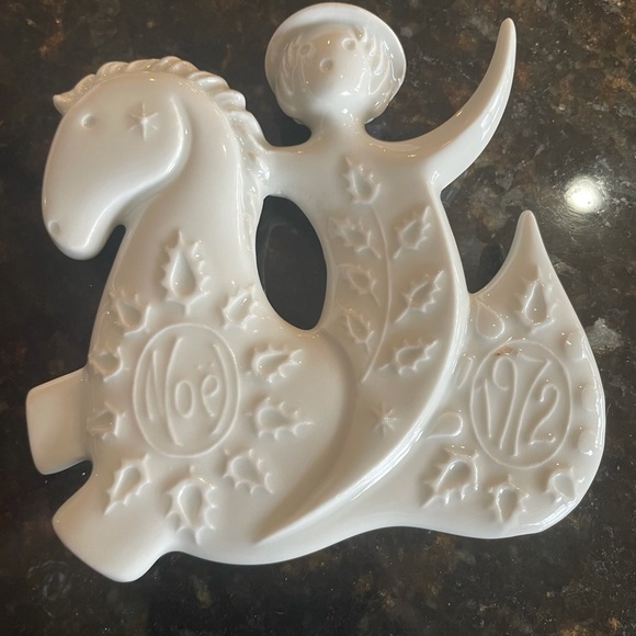 Vntg Haviland Limoges White Porcelain 1972 Prancing Horse Christmas Ornament. - Picture 7 of 7